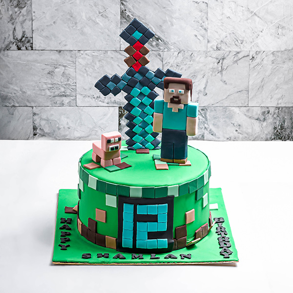My Minecraft-themed birthday cake!(made by my mom who grinded for days just  to make it) : r/Minecraft