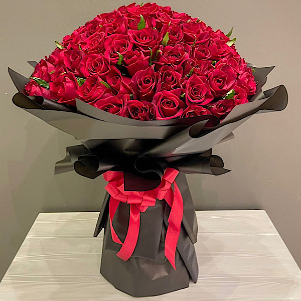 Happy Birthday Red Rose Hand Bouquet in Jeddah