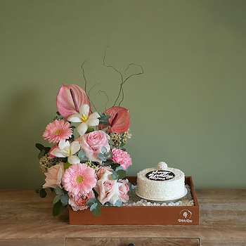 Flowers & Raffaello Cake Tray