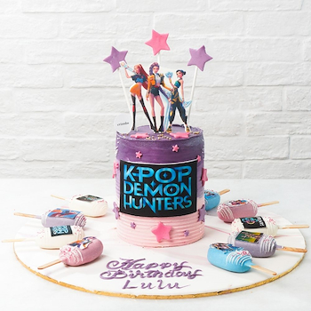 كيكة كي بوب وأعواد كيك