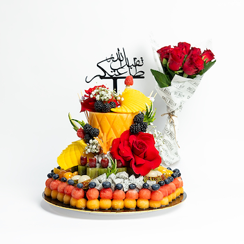 طبق فواكه أنيق مع زهور