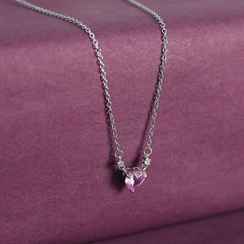 قلادة القلب الوردي