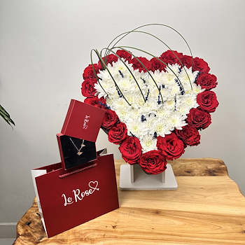 قلب الجوري وقلادة