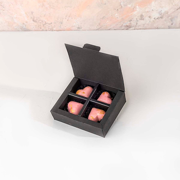 علبة شوكولاتة وردية صغيرة