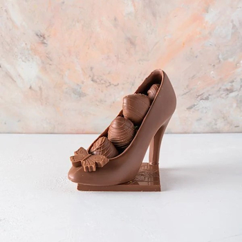 حذاء شوكولاتة صالح للأكل مع التوت