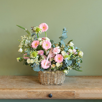 سلة زهور رقيقة