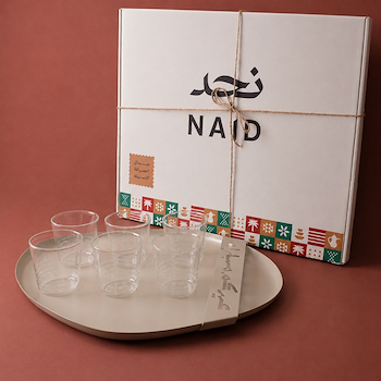 طقم تقديم الأكواب والصينية