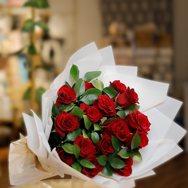 Happy Birthday Red Rose Hand Bouquet in Jeddah